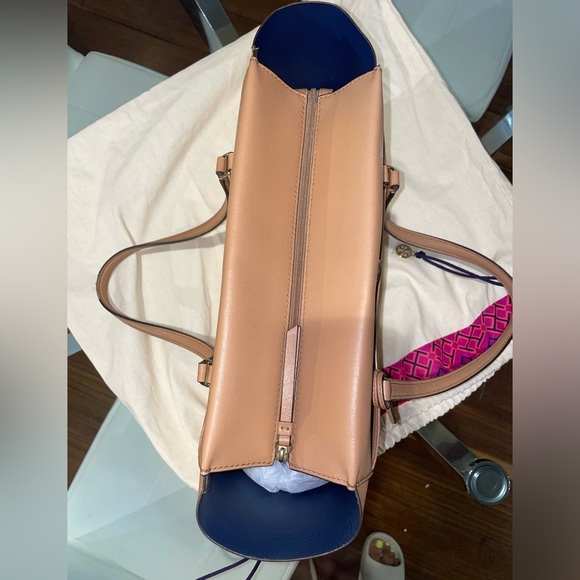 Tory Burch Parker Tote - Picture 4 of 14